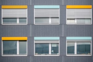 Quando cambiare le tapparelle di casa - stecca della tapparella rotta